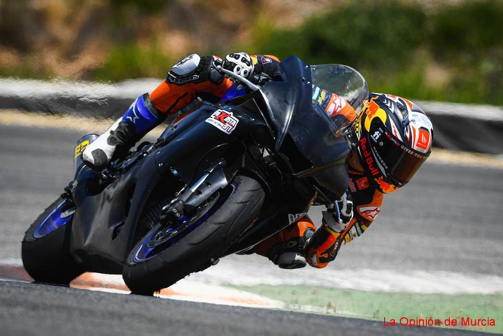 Pedro Acosta y la escuela Pakosta 37 Riders pasan las vacaciones entrenando