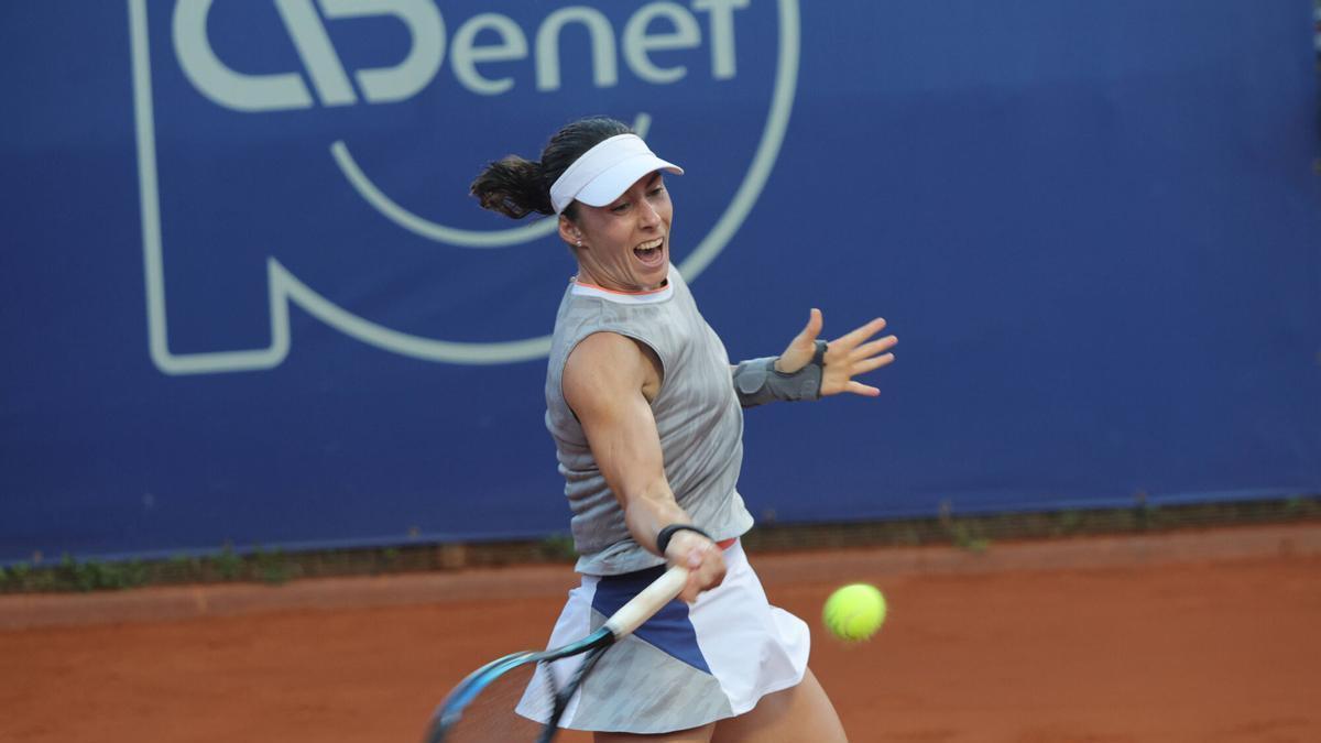 Alicia Herrero cae ante Clara Burel en la final del BBVA Open Internacional de Valencia