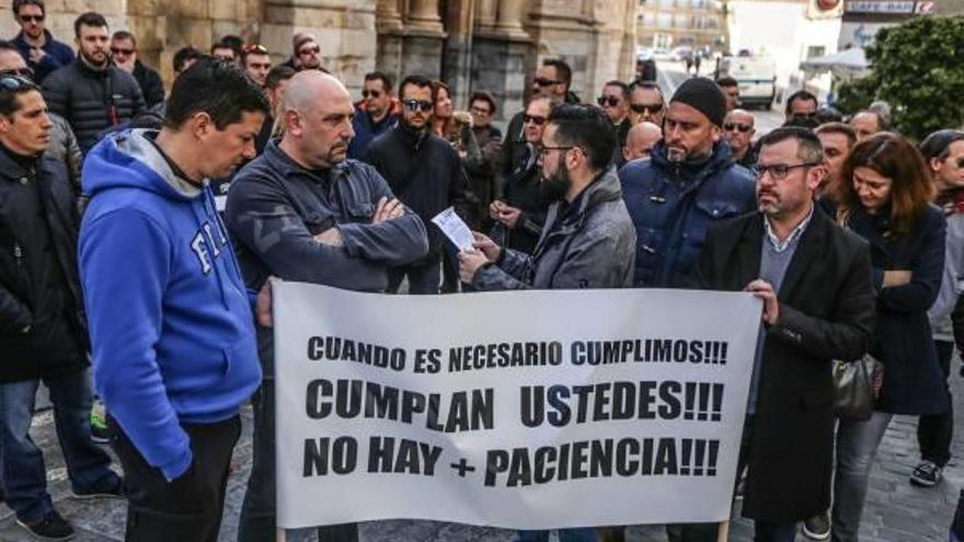 Un instante de la protesta de funcionarios, realizada ayer.