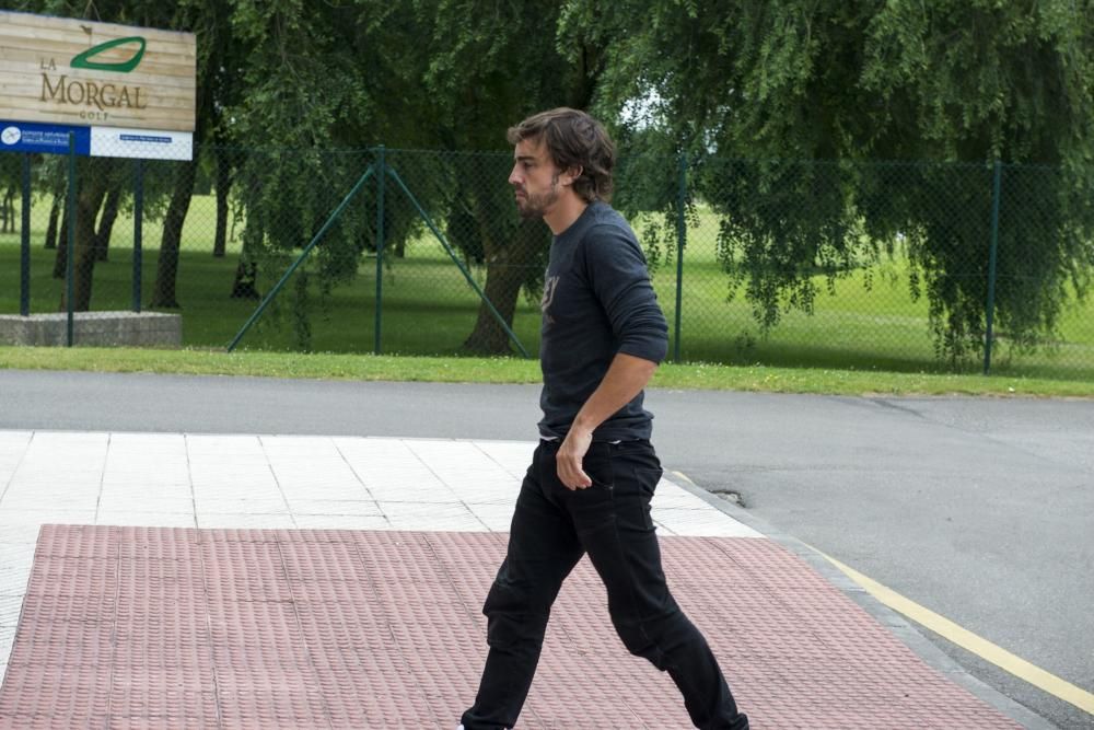 Fernando Alonso en el circuito de La Morgal para grabar un anuncio
