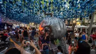 Así es el homenaje a Antònia Font, la calle ganadora de las fiestas de Gràcia, tras la muerte de Joan Roca