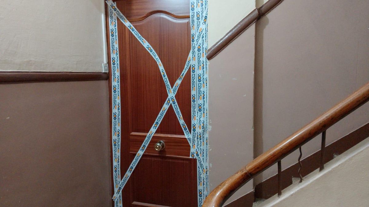 Precinto policial en la vivienda de San Isidoro donde presuntamente se cometió el crimen de violencia machista.