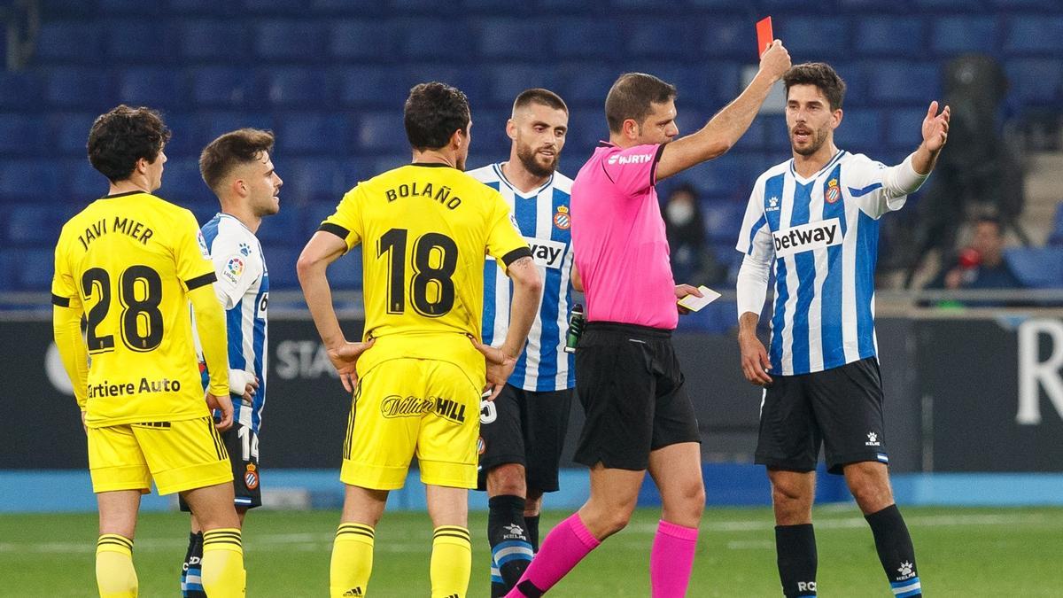 L’Espanyol empata amb polèmica davant l’Oviedo