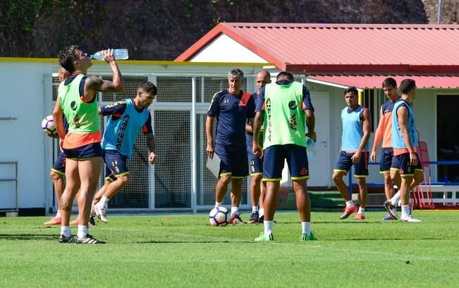 Entrenamiento UD Las Palmas en Barranco Seco ...