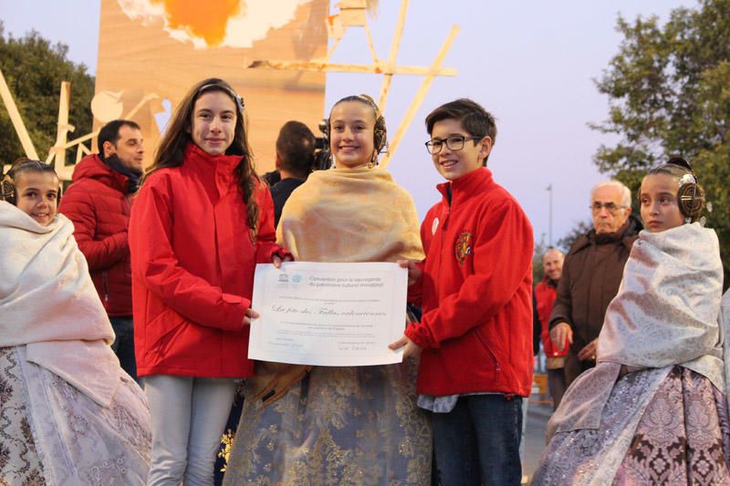 Entrega de los certificados de la Unesco a las Fallas infantiles