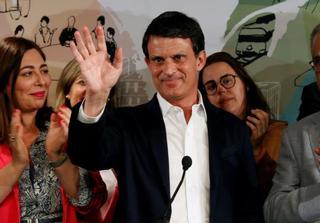 Valls ofrece sus votos "sin condiciones" a un gobierno Colau-Collboni y Cs se desmarca