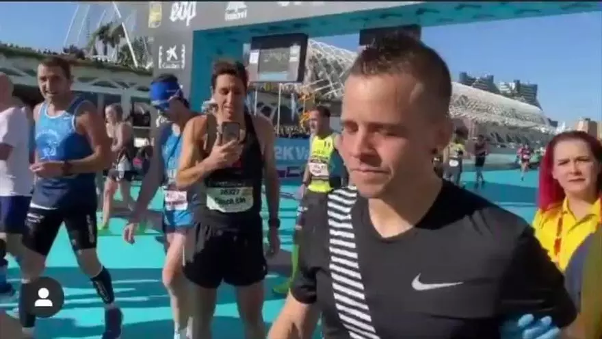 Cristina Pedroche graba a Dabiz Muñoz llorando en meta del Maratón Valencia