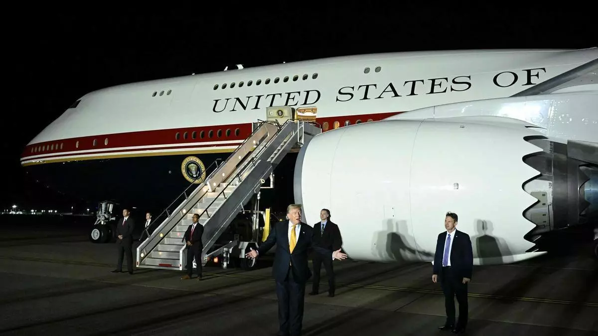 Trump viajó desde Turquía con un avión señuelo ante la amenaza de Irán