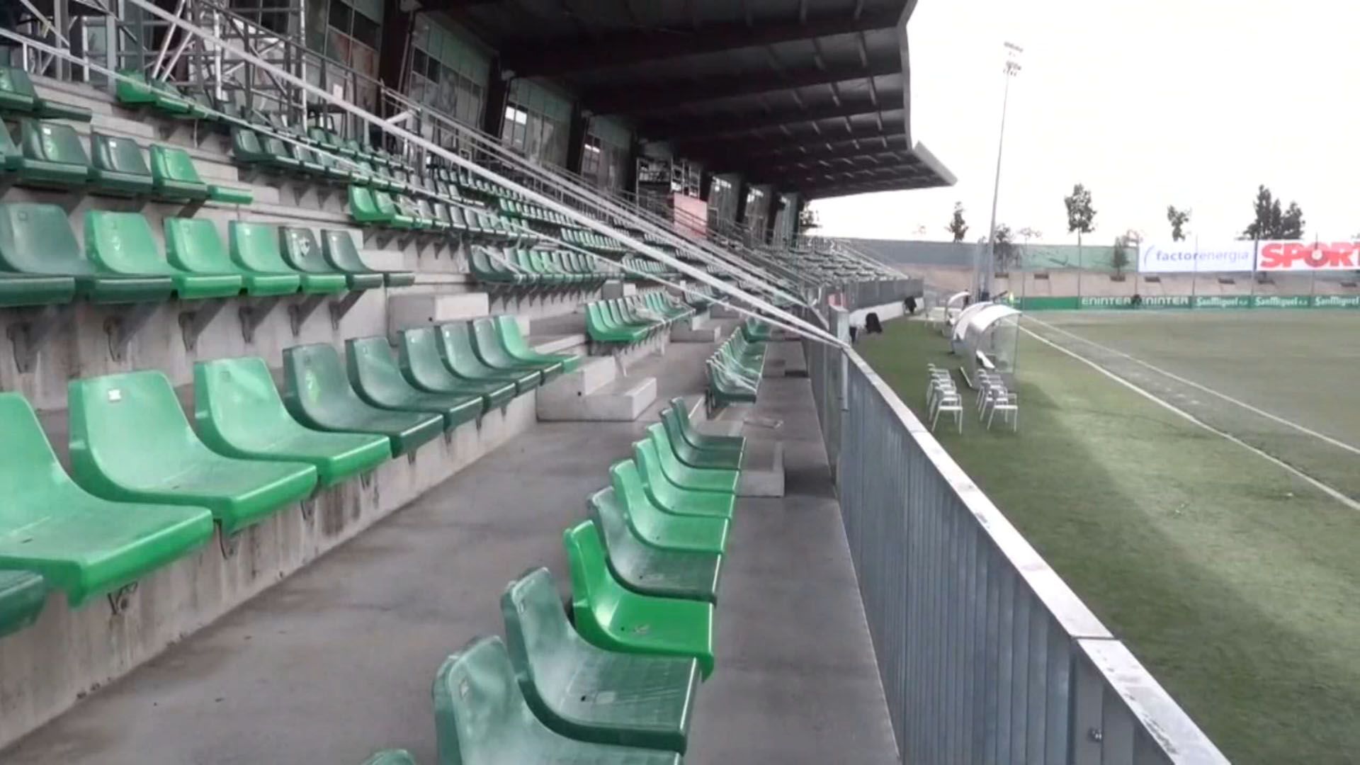 El campo del Cornellà, a punto para el Barça