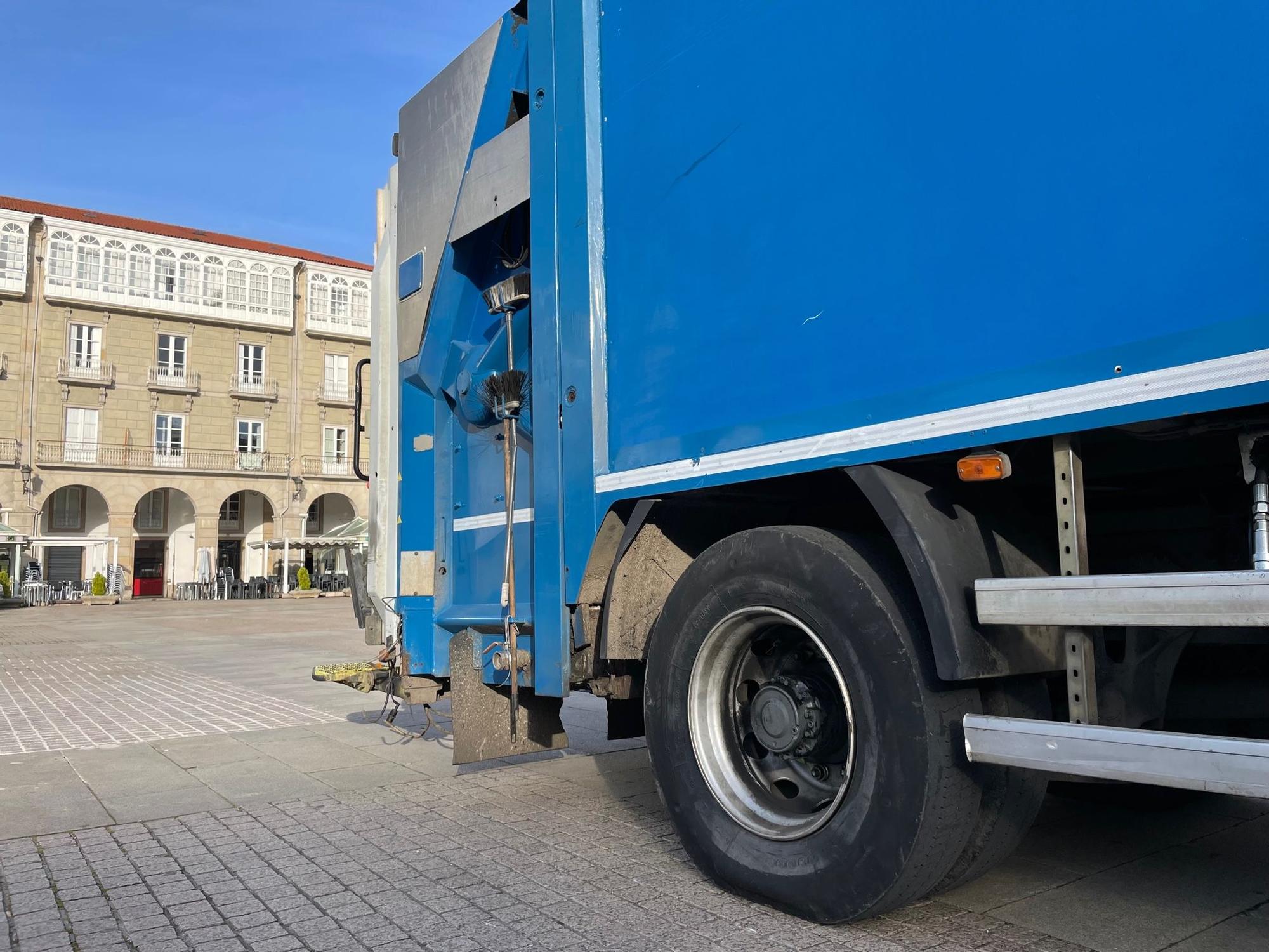 El Concello denuncia el "sabotaje" a al menos una veintena de camiones de la recogida de basura en A Coruña