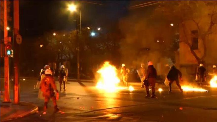 Violentos enfrentamientos entre policía y manifestantes griegos