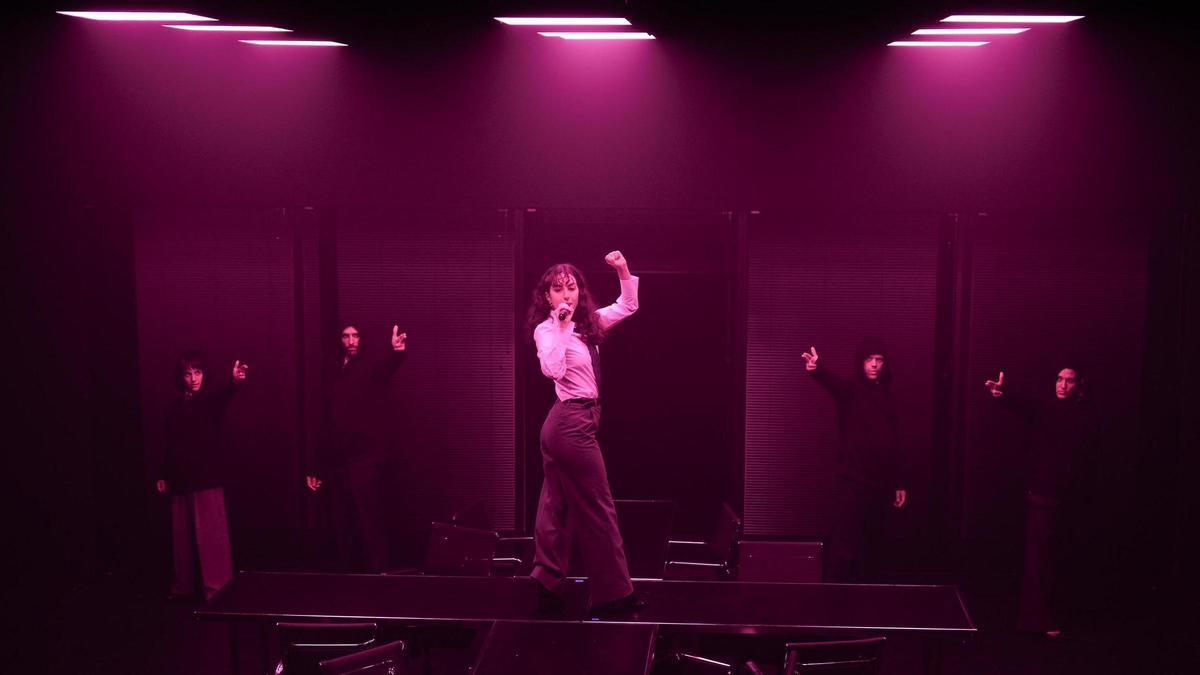 'Manifest Mangione' se acerca a la fascinación por un asesino convertido en Robin Hood moderno