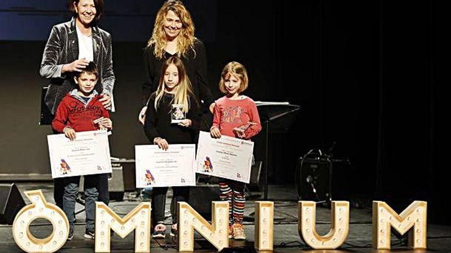 Òmnium Cultural premia narracions escolars