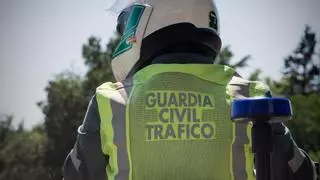 Una conductora circula en dirección contraria y causa un accidente en la AP-9 en Neda