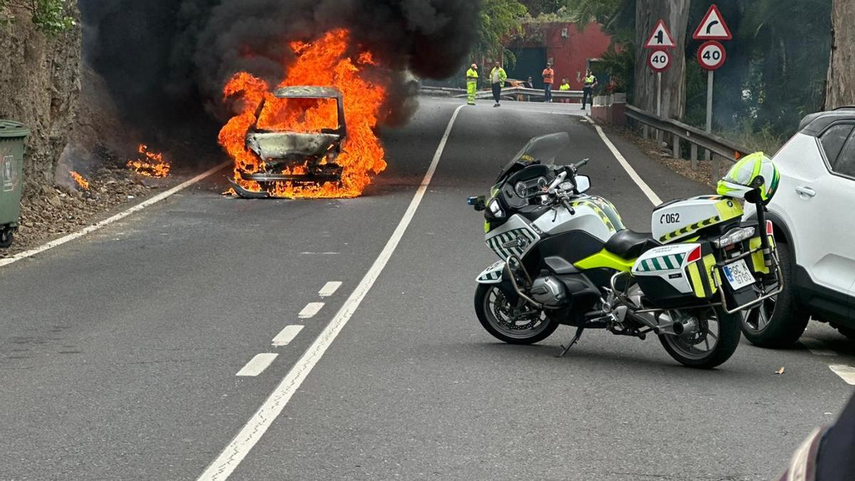 Arde un coche en Gran Canaria