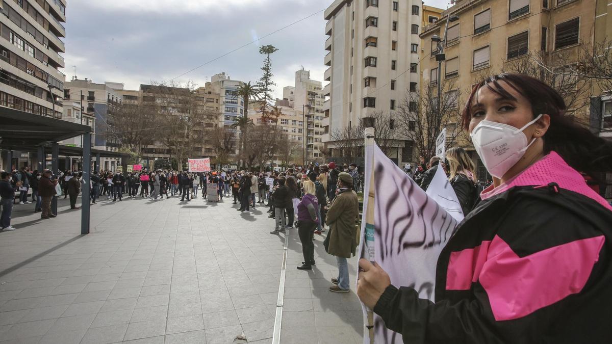 Protesta de los hosteleros en Alicante contra el cierre de la hostelería