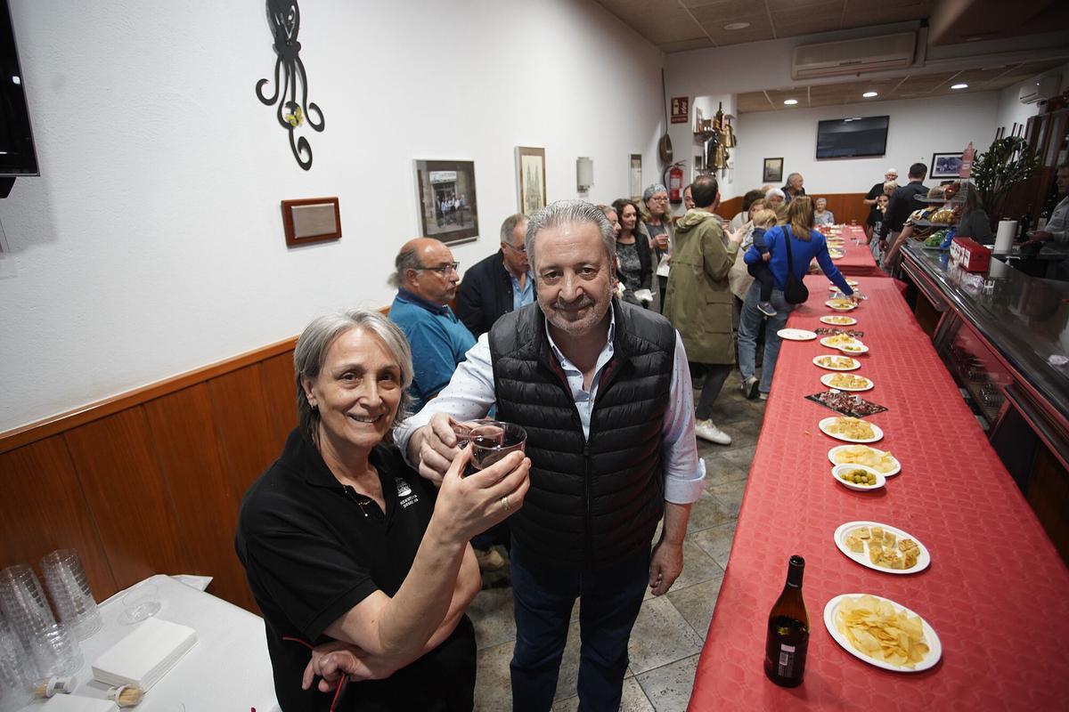 Girona restaurant aliança ( Heroïnes Santa Barbara, 3) 22 anys servint pop a Girona festa de comiat dels actuals amos de la Pulperia Aliança