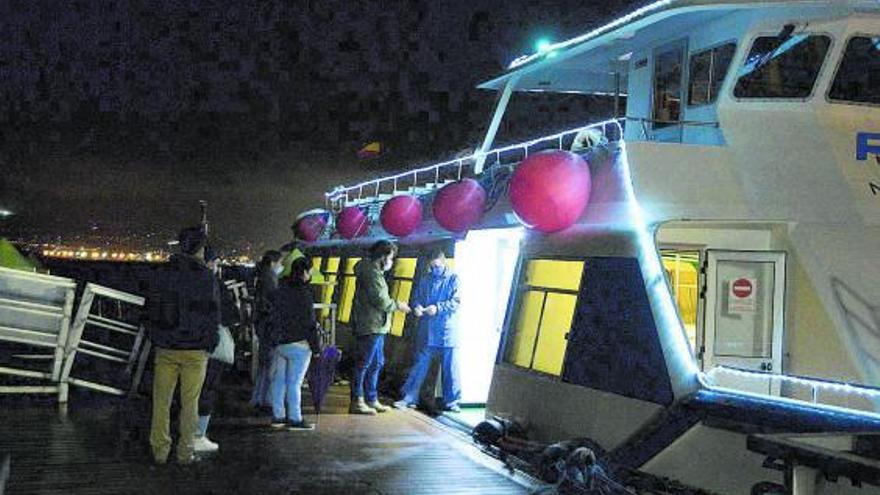 Barco del transporte de ría en Moaña. |