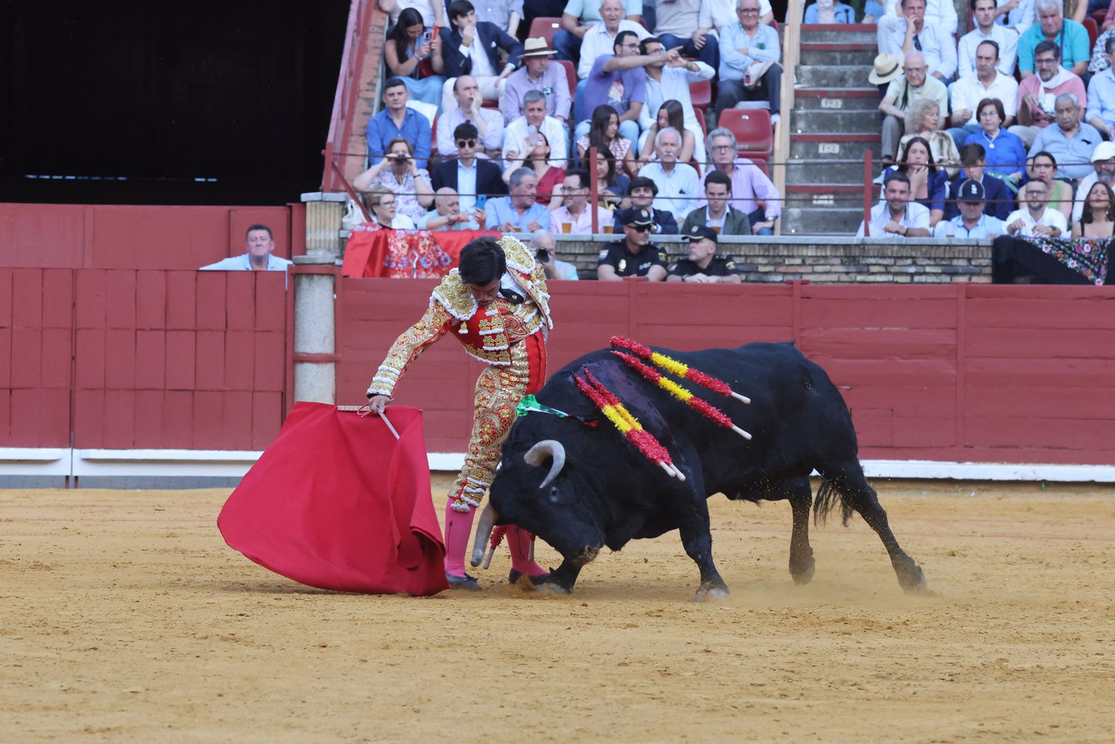 Javier Zulueta y Manuel Quintana abren la puerta de Los Califas