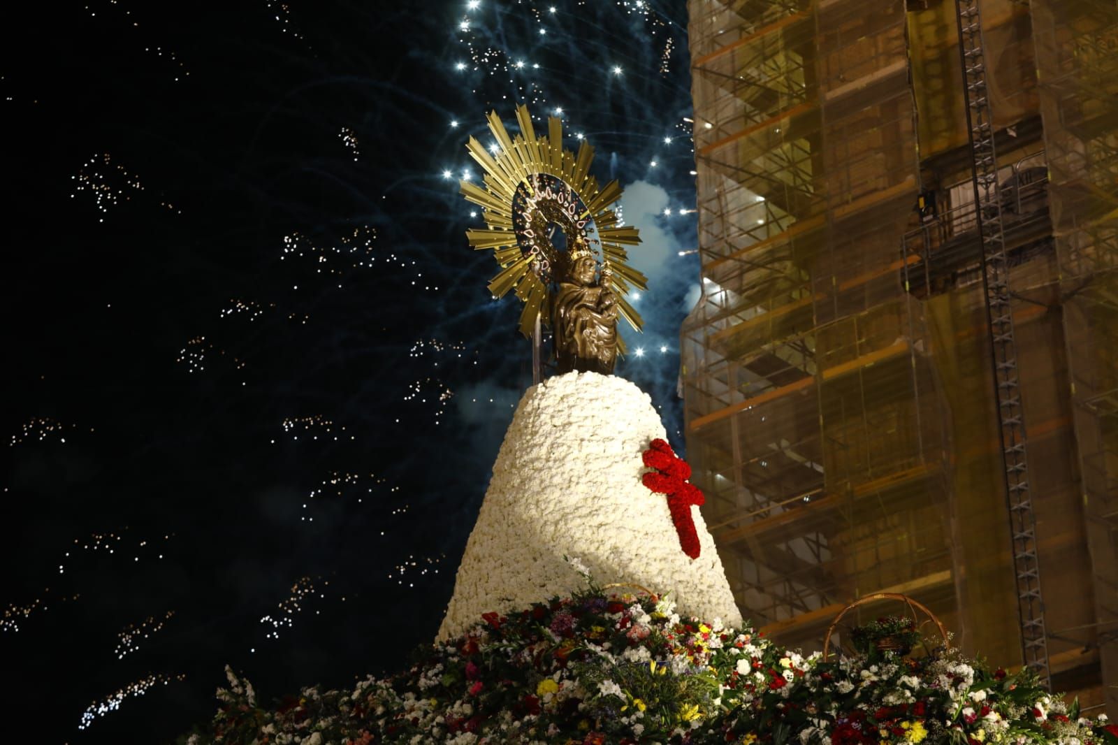 Los fuegos artificiales ponen un bonito broche final a las Fiestas del Pilar 2025