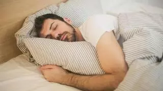 Una fisioterapeuta revela els trucs definitius per dormir bé