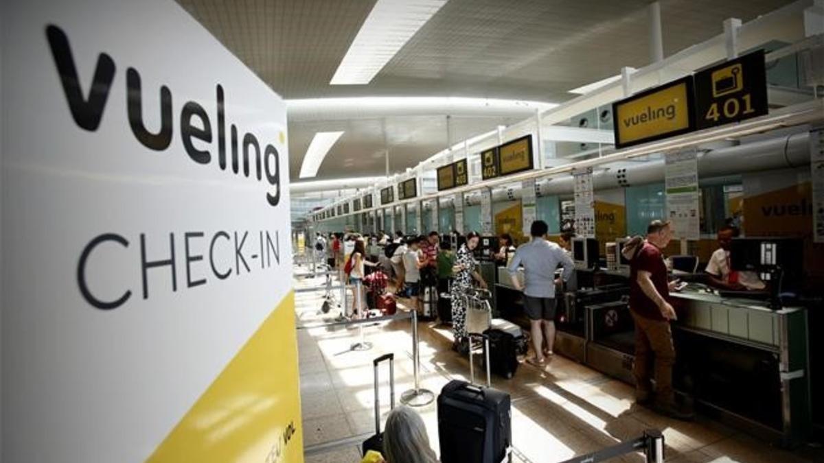 Mostradores de facturación de Vueling en el aeropuerto de El Prat.