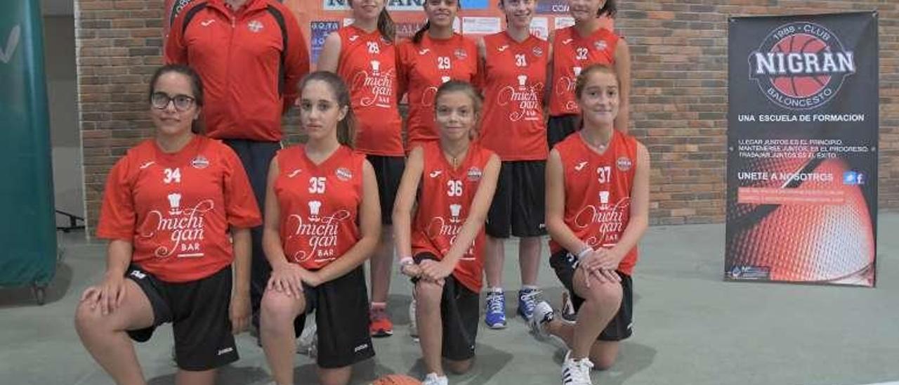 El equipo infantil femenino, entrenado por Xavier Barra.