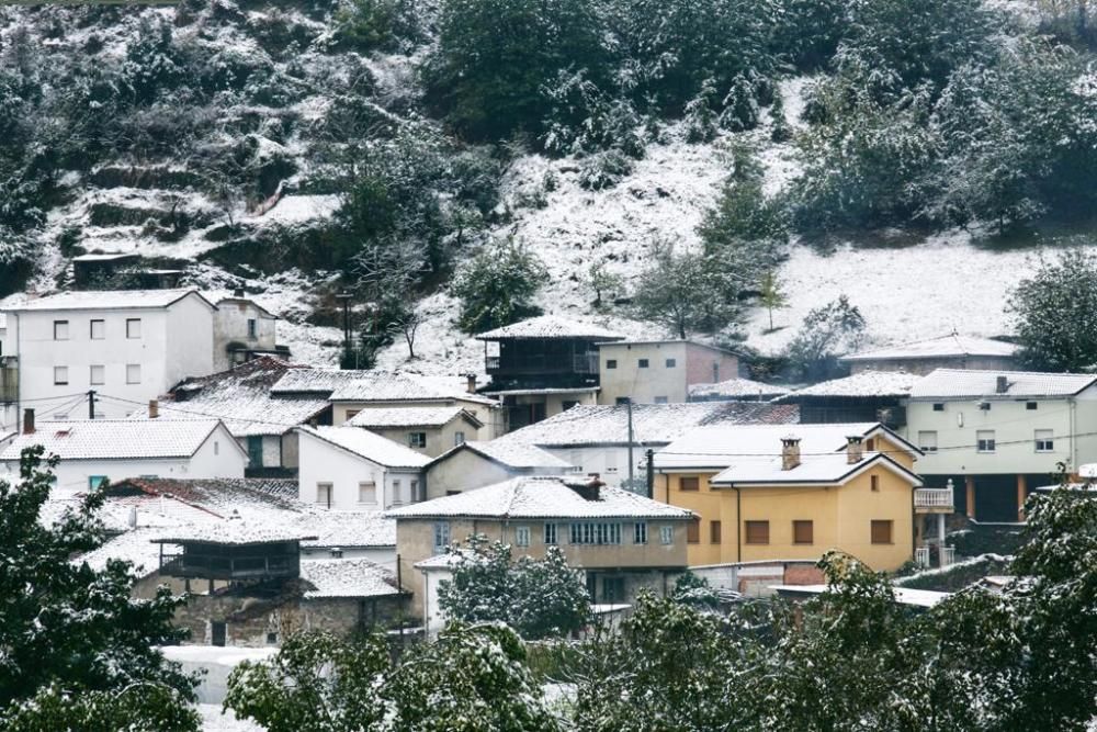 Asturias, de blanco en octubre por el temporal de nieve