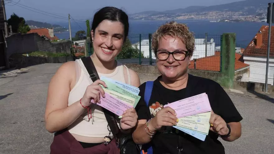 Patricia e Carmen, nai e filla, as únicas que 'fan a festa' en Chapela