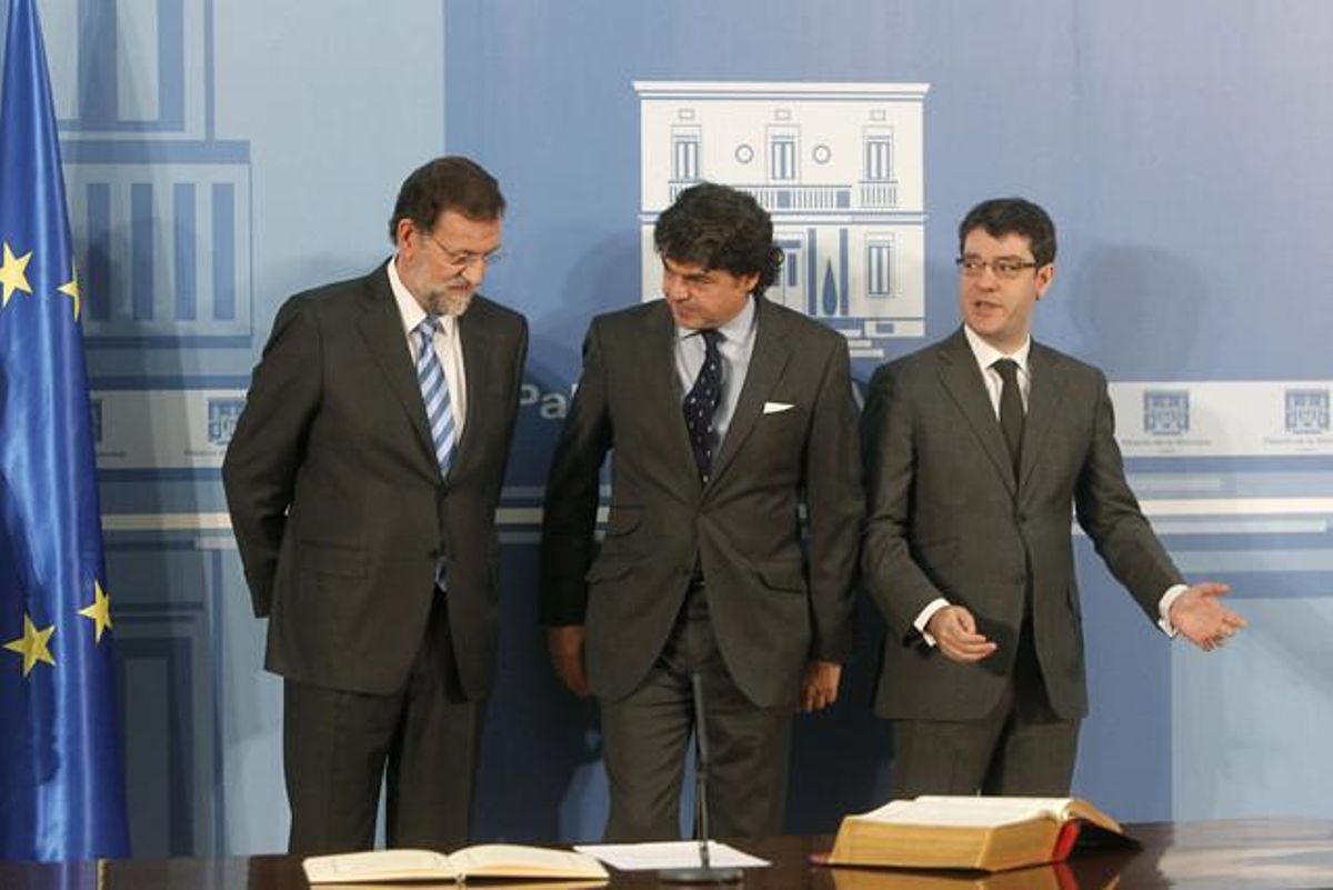 Mariano Rajoy, amb Jorge Moragas (centre) i Álvaro Nadal, aquest dimarts, a la Moncloa. Mariano Rajoy, amb Jorge Moragas (centre) i Álvaro Nadal, aquest dimarts, a la Moncloa.