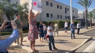 De los abucheos a los “te queremos”: Sánchez divide opiniones en su visita a Elx