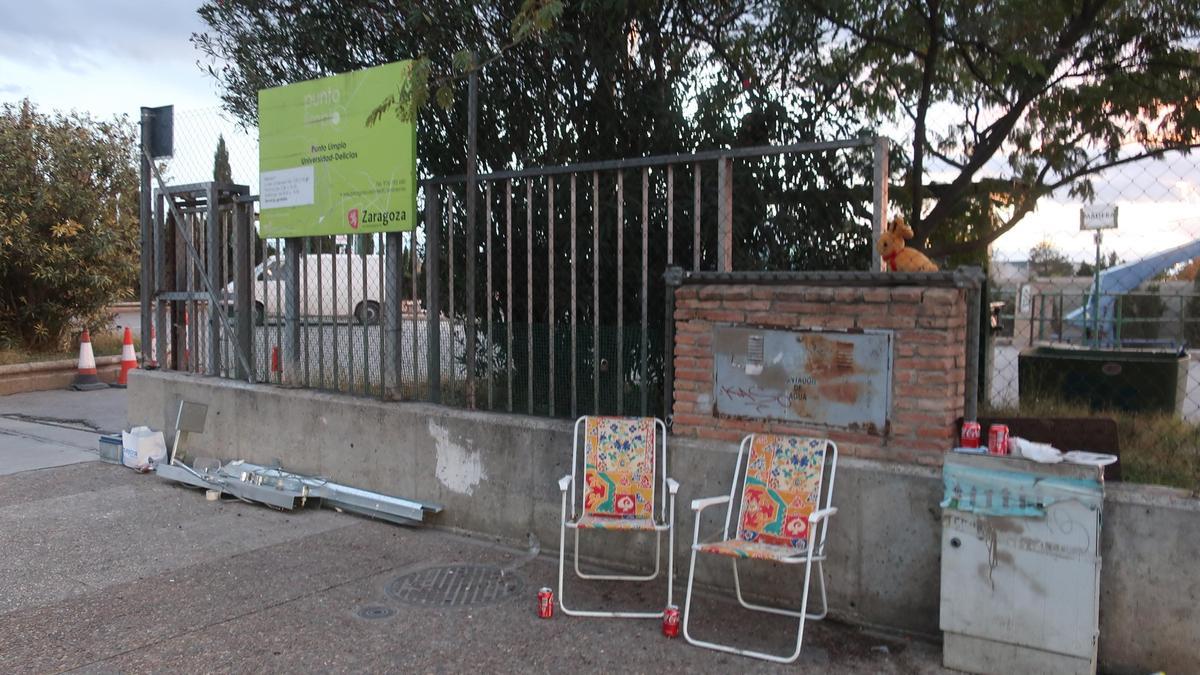 Acceso al punto limpio de Gómez Laguna, en Zaragoza.