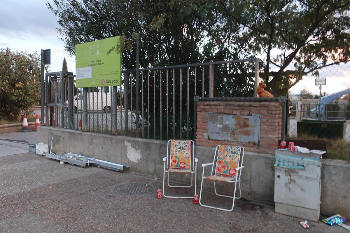 Acceso al punto limpio de Gómez Laguna, en Zaragoza.