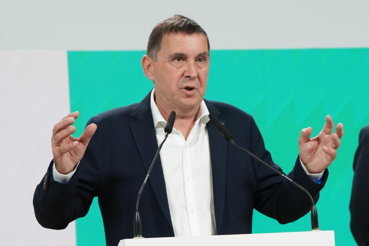 El coordinador general de EH Bildu, Arnaldo Otegi, comparece en rueda de prensa para valorar los resultados de las elecciones al Congreso y al Senado del 23 J, en la sede del partido, a 24 de julio de 2023, en Donostia/San Sebastián