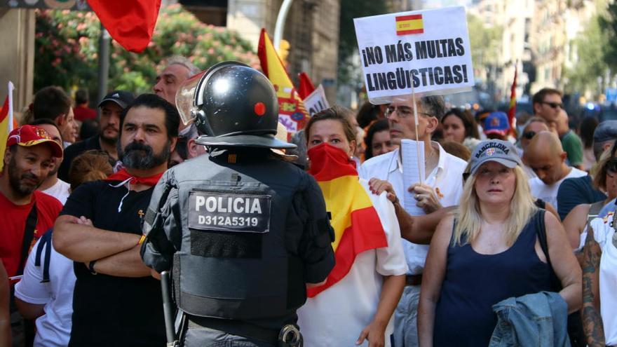 Manifestants de la marxa convocada per &#039;Hablemos español&#039;