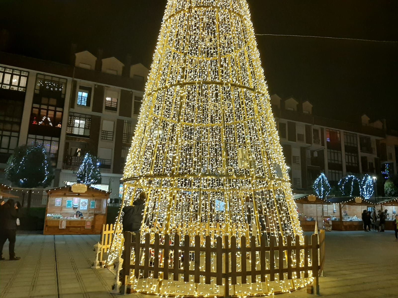 Llanera estrena el  mercadillo navideño: así es la evento en la plaza Cuno Corquera de Posada