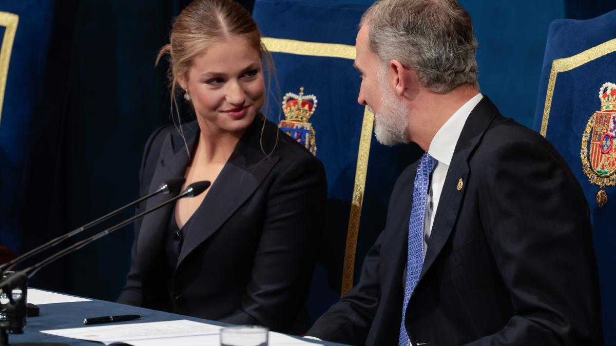 REY FELIPE VI INTERVIENE PREMIOS PRINCESA ASTURIAS | El rey Felipe VI  interviene ante el beso de doña Sofía y la frialdad de la princesa Leonor  en los Premios Princesa de Asturias