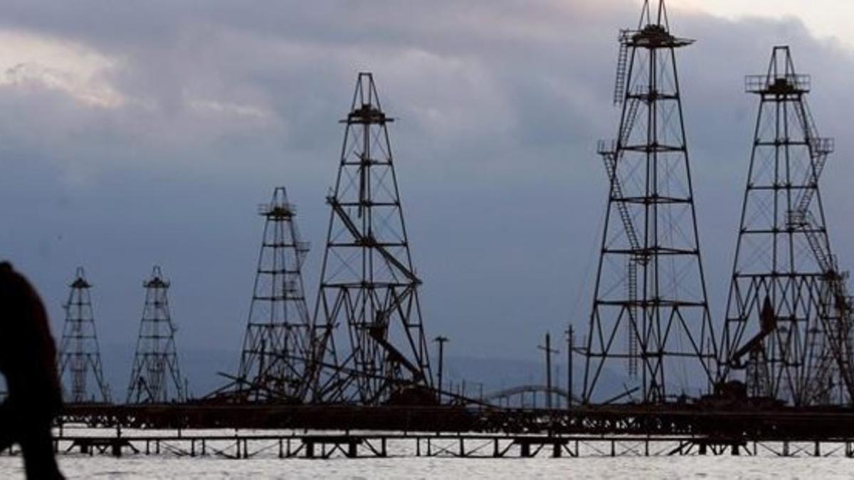 Una imagen, tomada en octubre del 2005, de la plataforma incendiada.