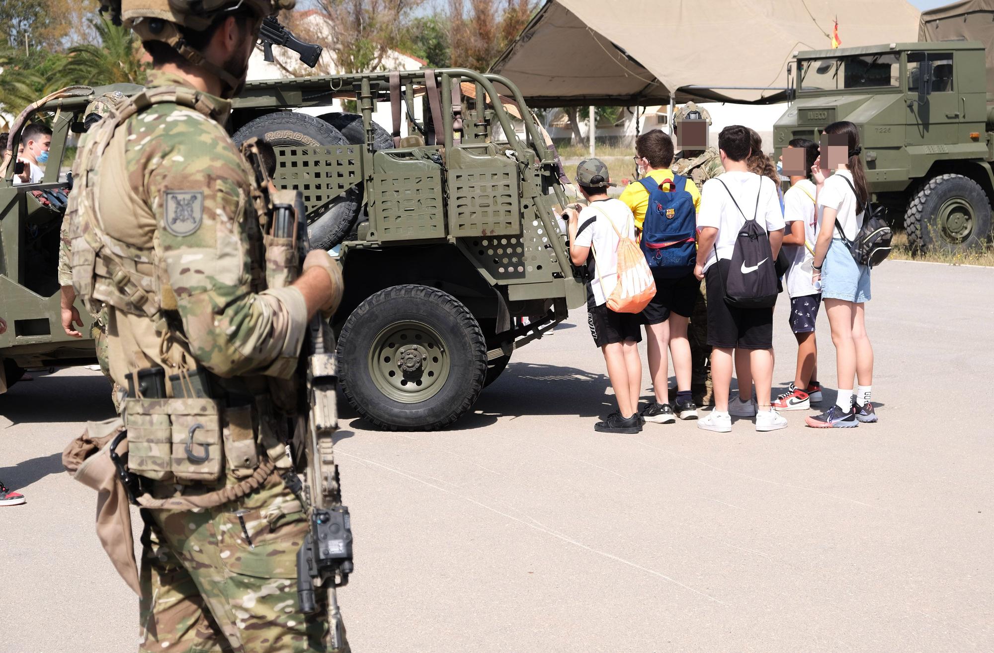 1600 niños de colegios de la provincia visitan la base militar del MOE en Rabasa