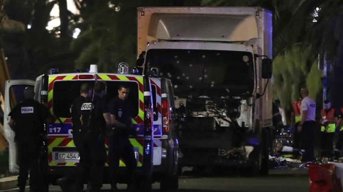 Al menos 84 muertos en Niza