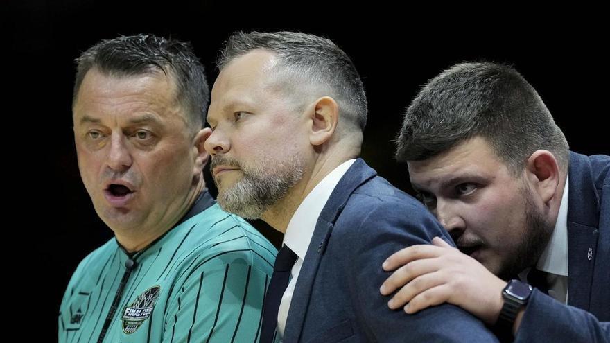 Aniano Cabrera tras la derrota del Canarias ante el Rytas: "Esto es baloncesto FIBA y sabemos que los arbitrajes son lamentables"