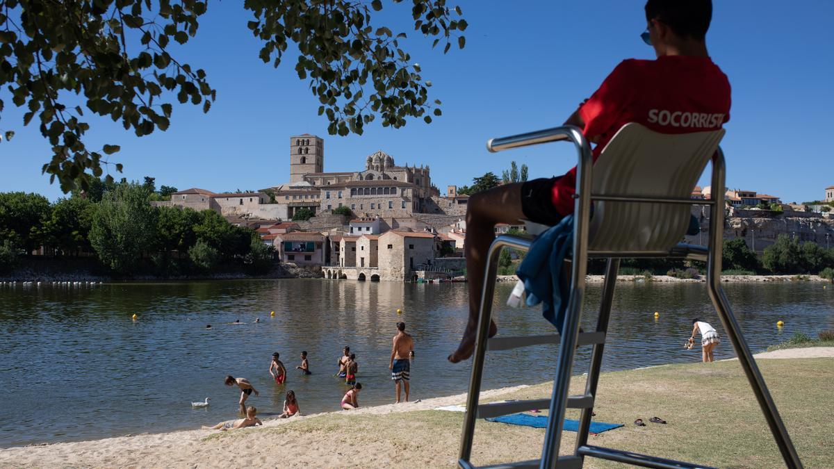 Zona de baño de Los Pelambres, uno de los mejores sitios para pasar la ola de calor en Zamora