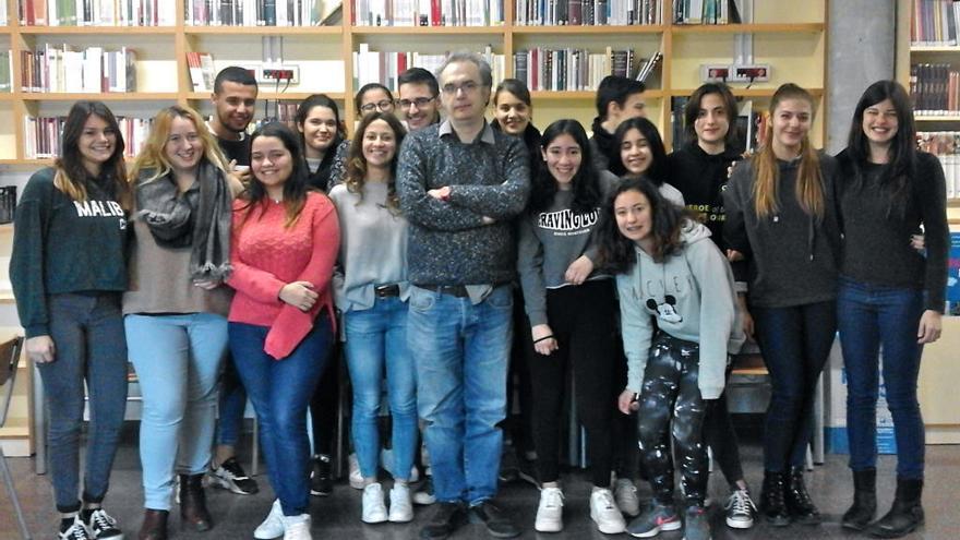 L&#039;autor Sebastià Roig, al club de lectura de l&#039;institut rosinc.