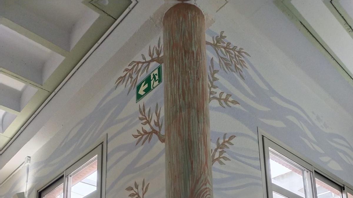 Un mural en el interior del centro.