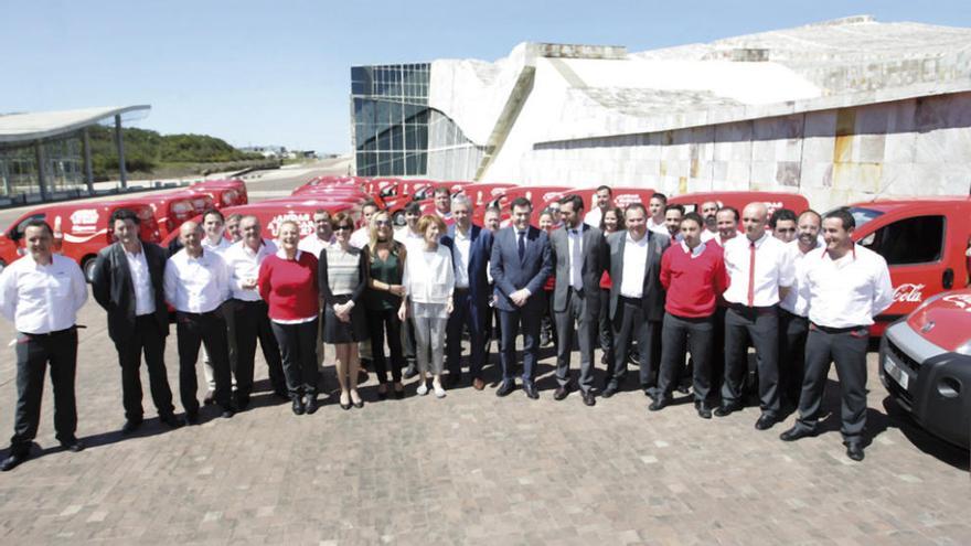 Presentación de los nuevos vehículos de Coca-Cola, ayer, en la Cidade da Cultura.