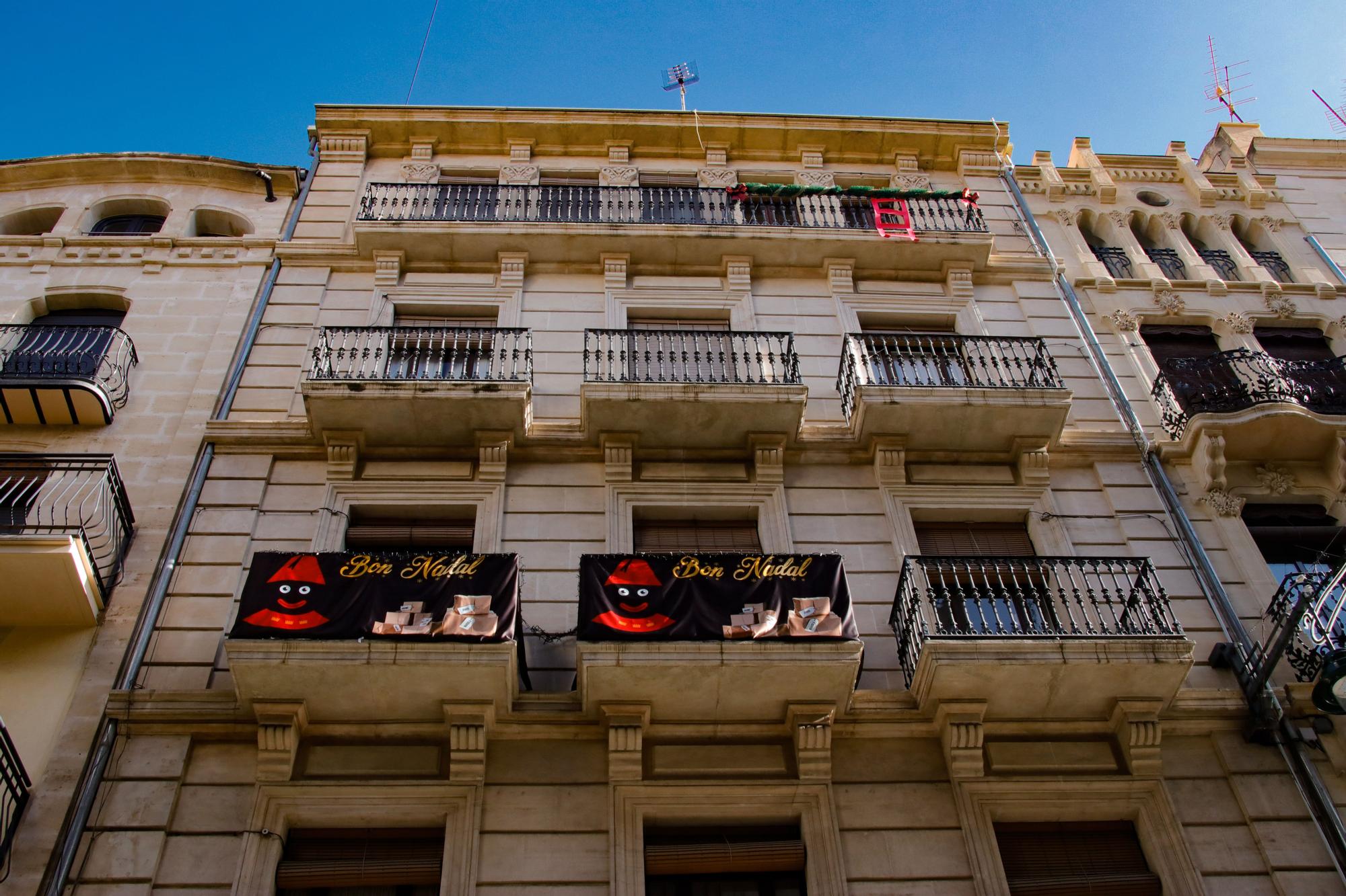 La Navidad se cuela por los balcones de Alcoy