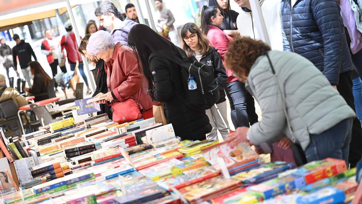 Sant Jordi en la rambla Just Oliveras de LHospitalet