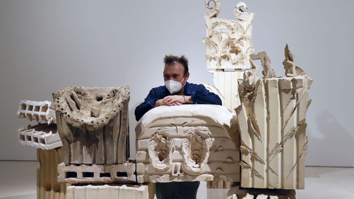 El artista mallorquín, con piezas de su exposición en el Museo Picasso Málaga.