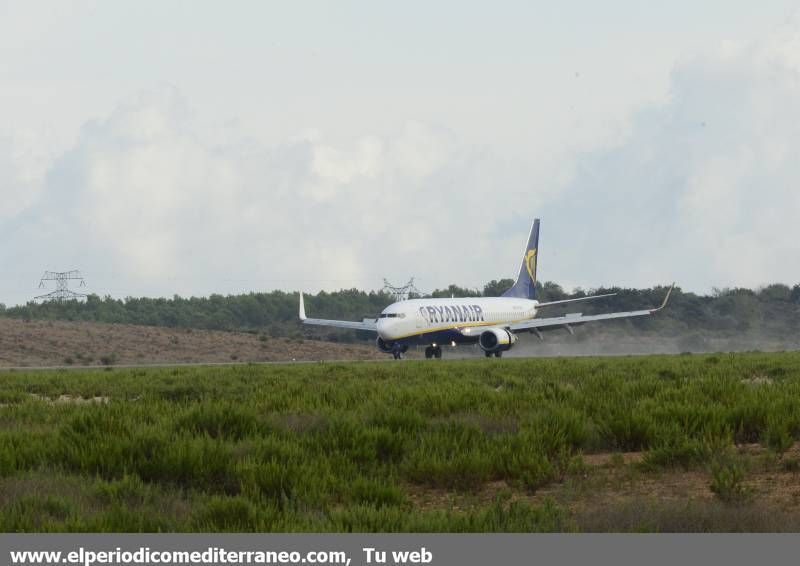 GALERÍA DE FOTOS -- Primer vuelo comercial en el aeropuerto de Castellón