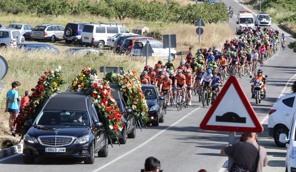 Entierro del ciclista atropellado en Oliva